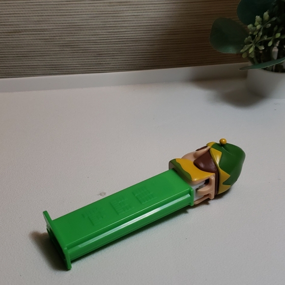 Rudolf and elf PEZ dispensers - Picture 6 of 7